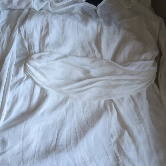 Light and flowy white blouse (new, size XS) - Picture 8 of 9